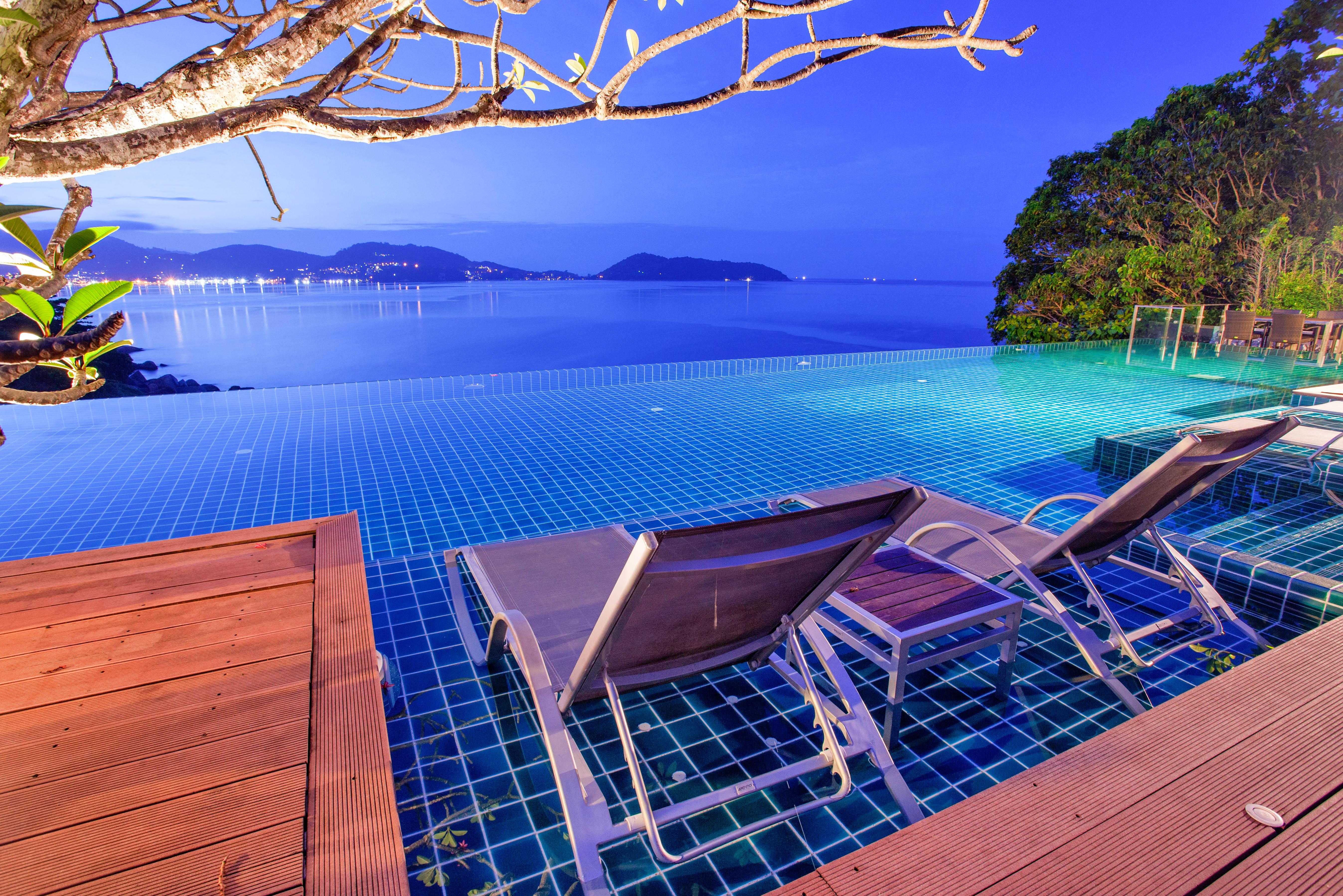 Zenmaya Oceanfront Phuket, Trademark Collection By Wyndham Patong Exterior foto Infinity pool at a resort in Phuket, Thailand
