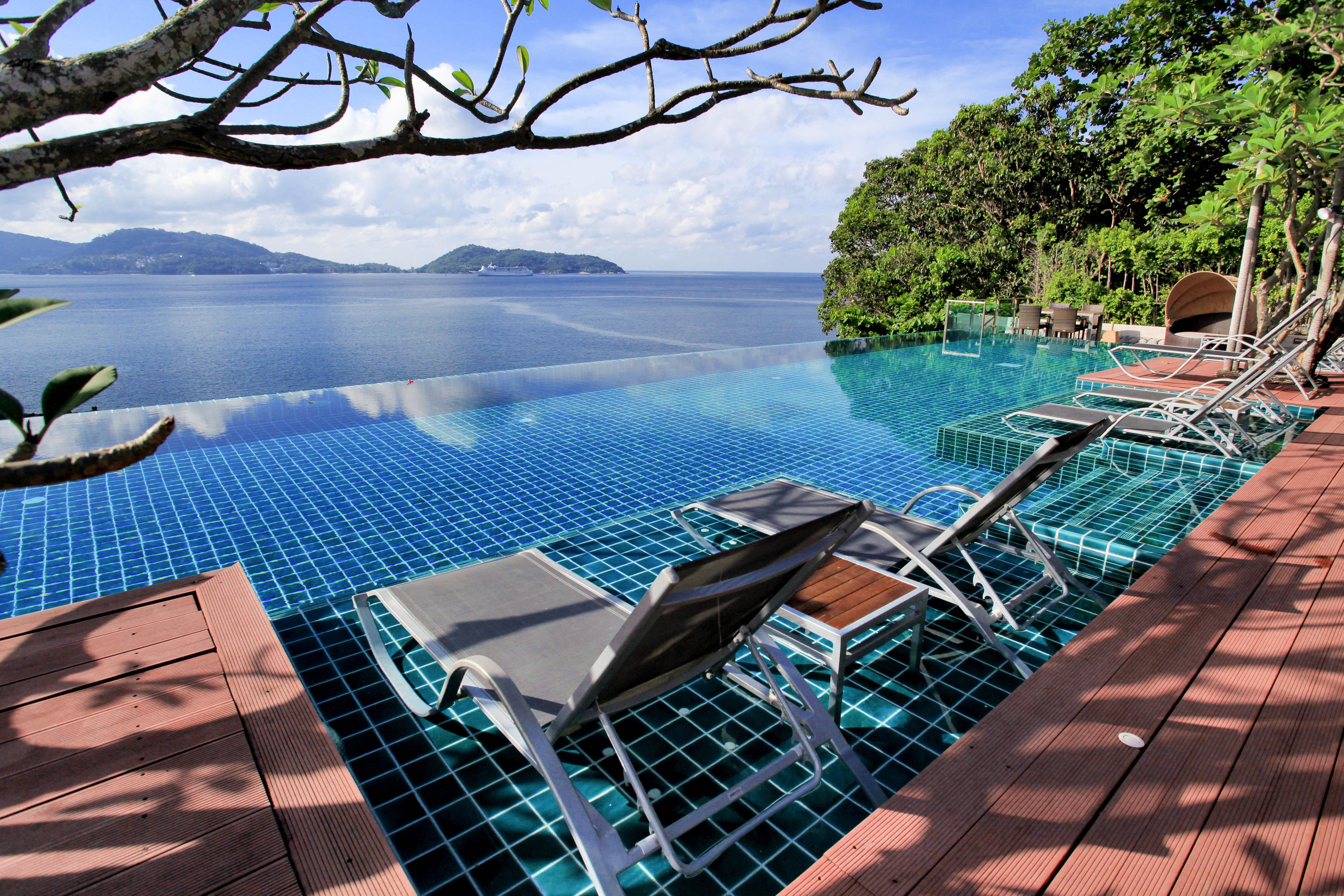 Zenmaya Oceanfront Phuket, Trademark Collection By Wyndham Patong Exterior foto Infinity pool at a resort in Phuket, Thailand