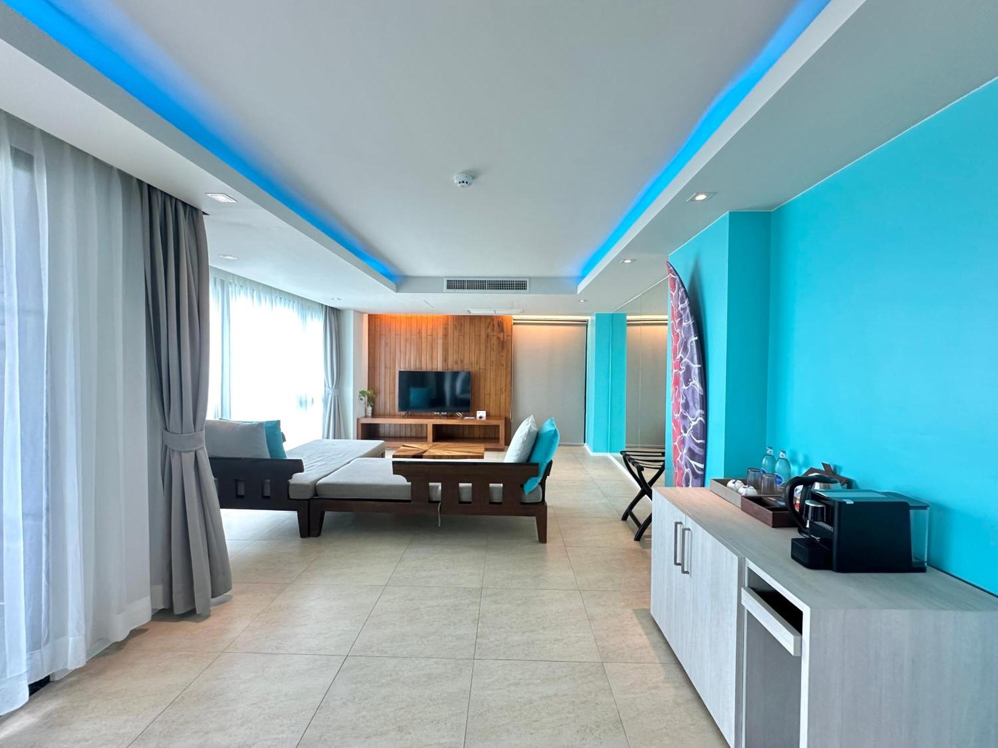 Zenmaya Oceanfront Phuket, Trademark Collection By Wyndham Patong Exterior foto Suite at the hotel