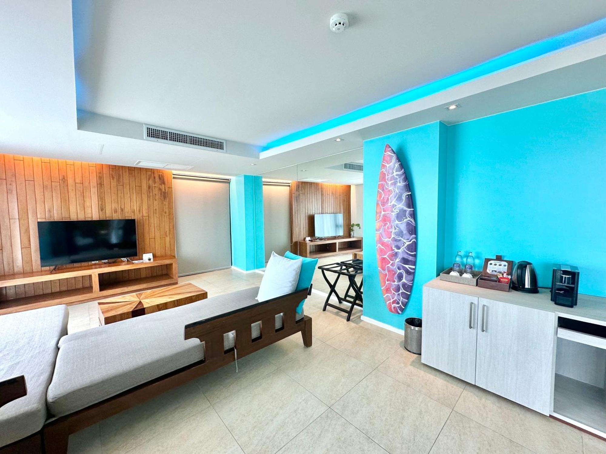 Zenmaya Oceanfront Phuket, Trademark Collection By Wyndham Patong Exterior foto A suite at the hotel